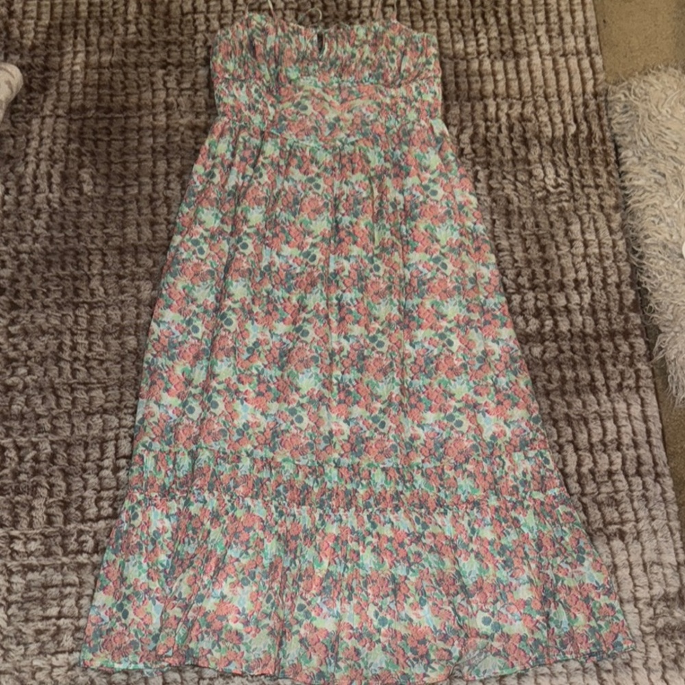 Floral American Eagle Outfitters dress! With pockets! Beautiful!